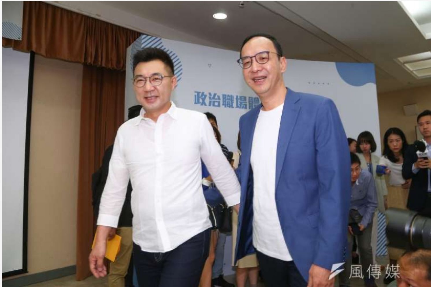 Who Can Lead Kuomintang Out of Four Predicaments： Eric Chu or Johnny Chiang？