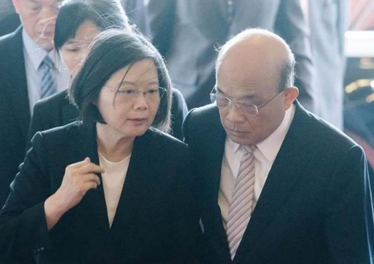 Whose Political Situation？Can the "Tsai-Su System" Continue？