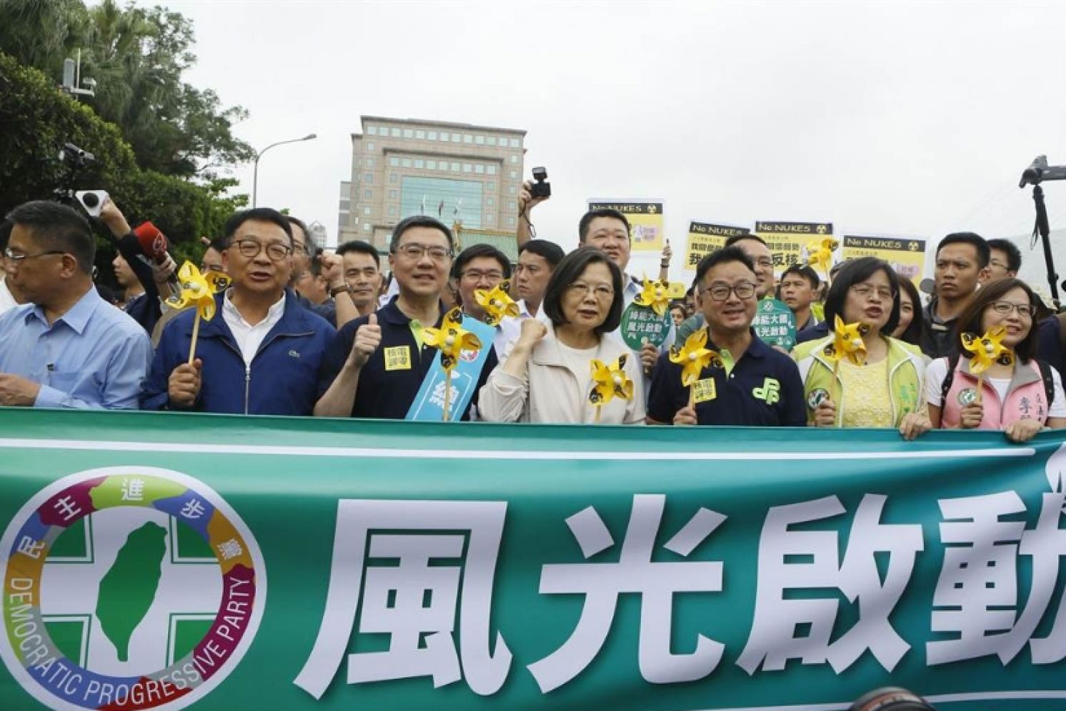 Energy Policy Against the Tide, Not Environmentally Friendly, and Unable to Safeguard Taiwan