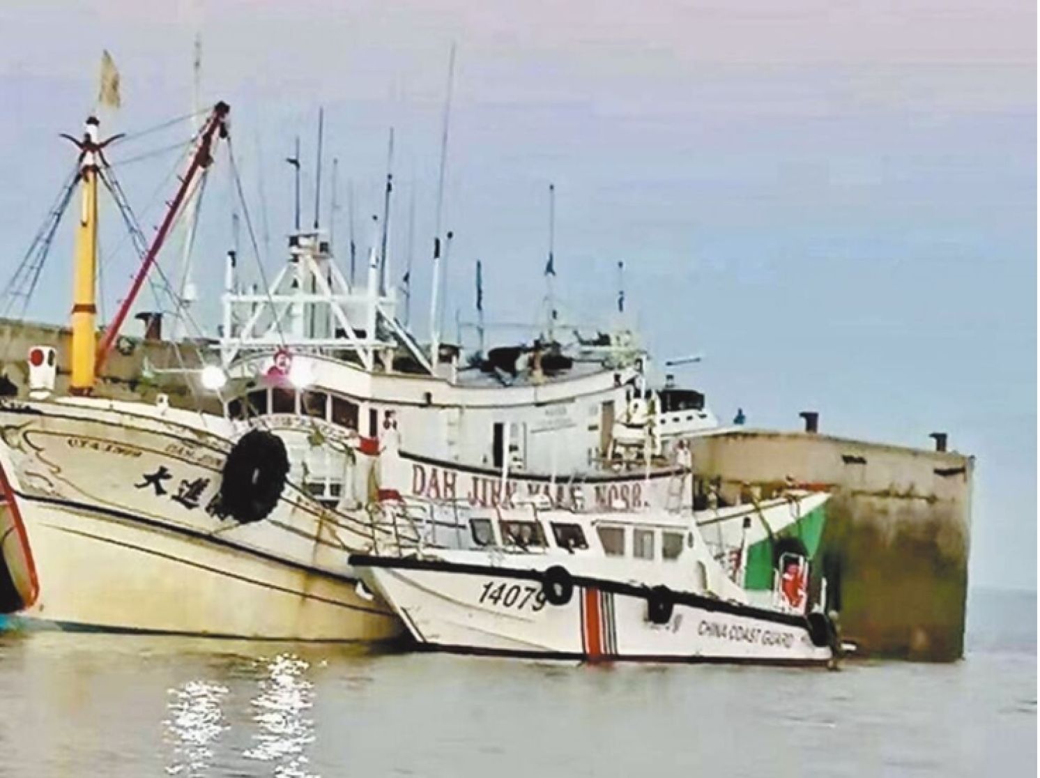 Authorities：Fishing Vessel Trespassed China's Closed Fishing Waters