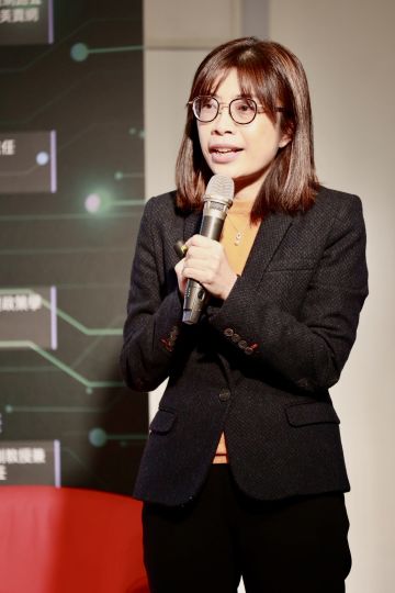 與談人 劉嘉薇 國立臺北大學公共行政暨政策學系教授 與談人 劉嘉薇 國立臺北大學公共行政暨政策學系教授