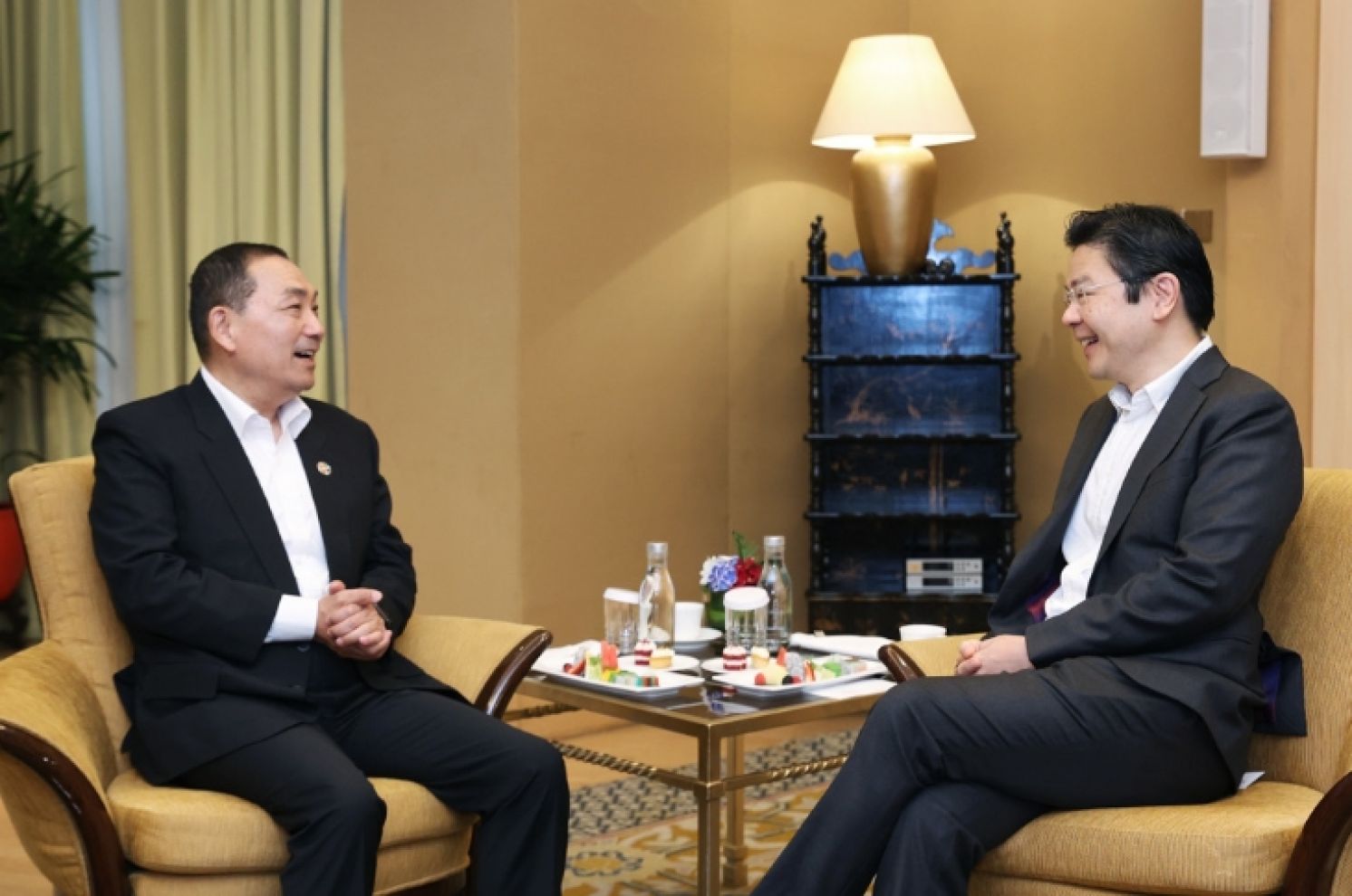 Mayor Hou Visits Singapore to Make Up for Foreign Policy Credits：Presidential Test Not Yet Over