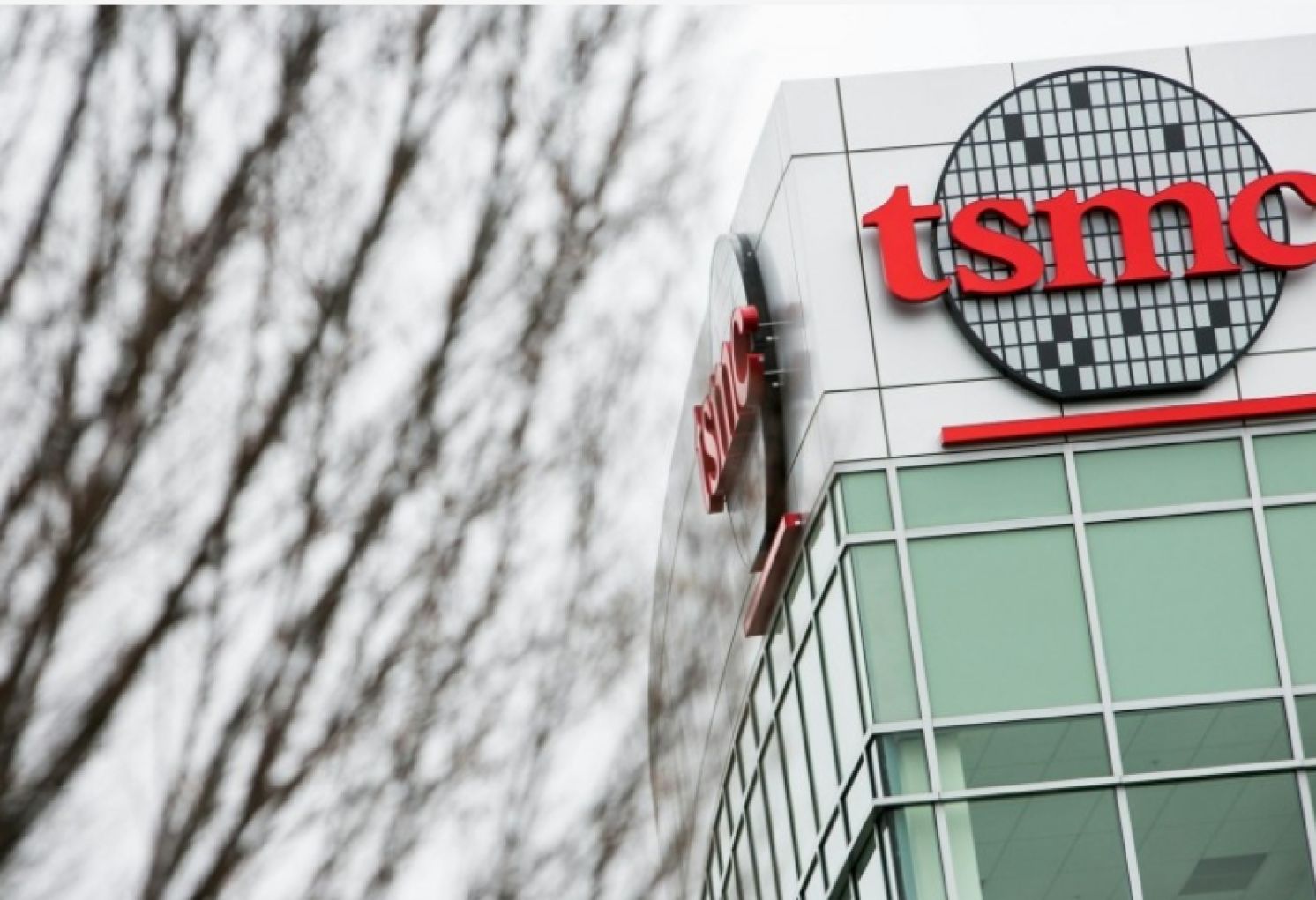 Faced with Internal and External Pressures, Where is TSMC's Backing？