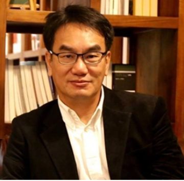 Lin Yi-Ching (Deputy Minister of Digital Affairs) Lin Yi-Ching (Deputy Minister of Digital Affairs)